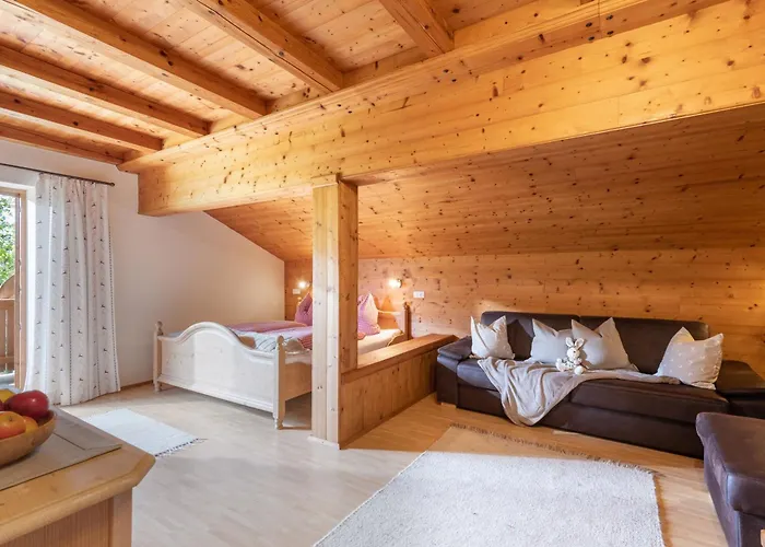 Bauernhof Hintenberg * 伊特尔